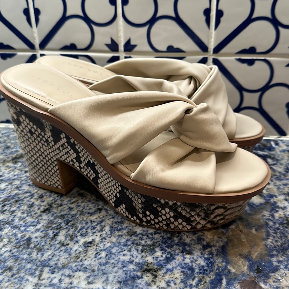 Very Volatile Size 7 Wedges